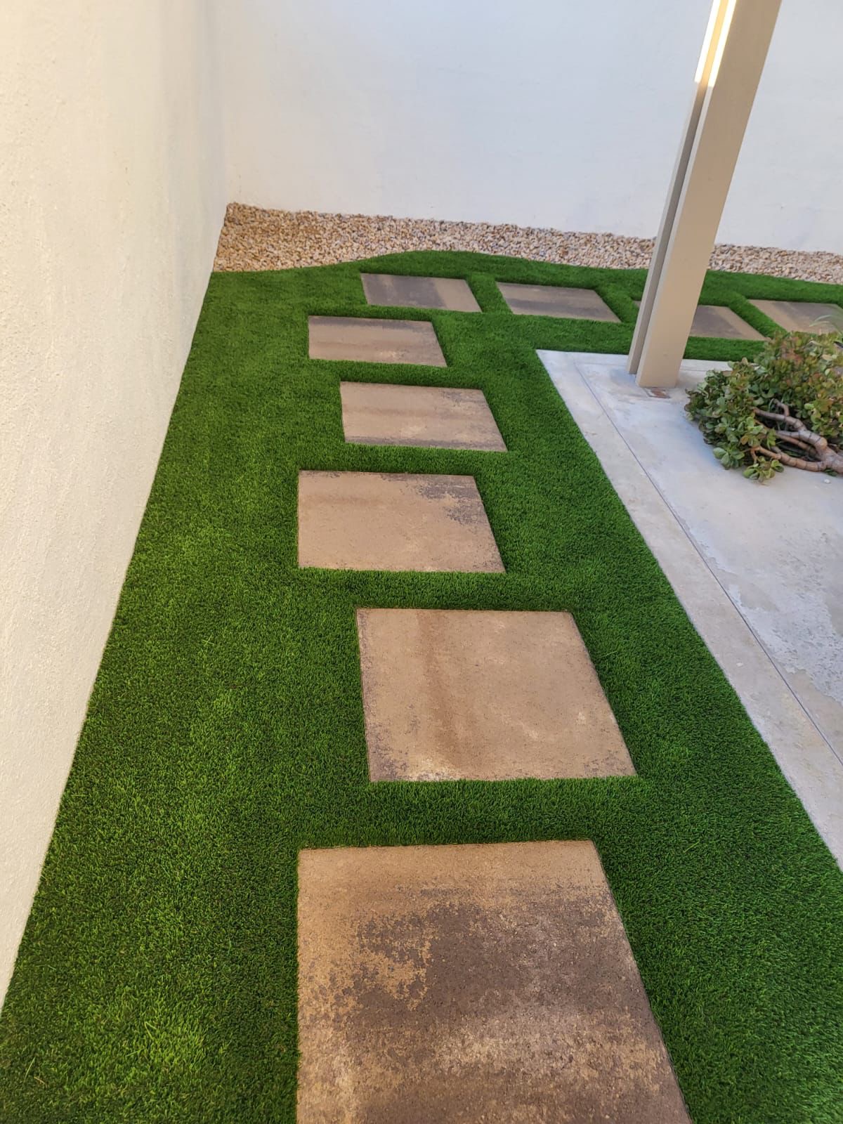 Side yard stepping stones on artificial turf