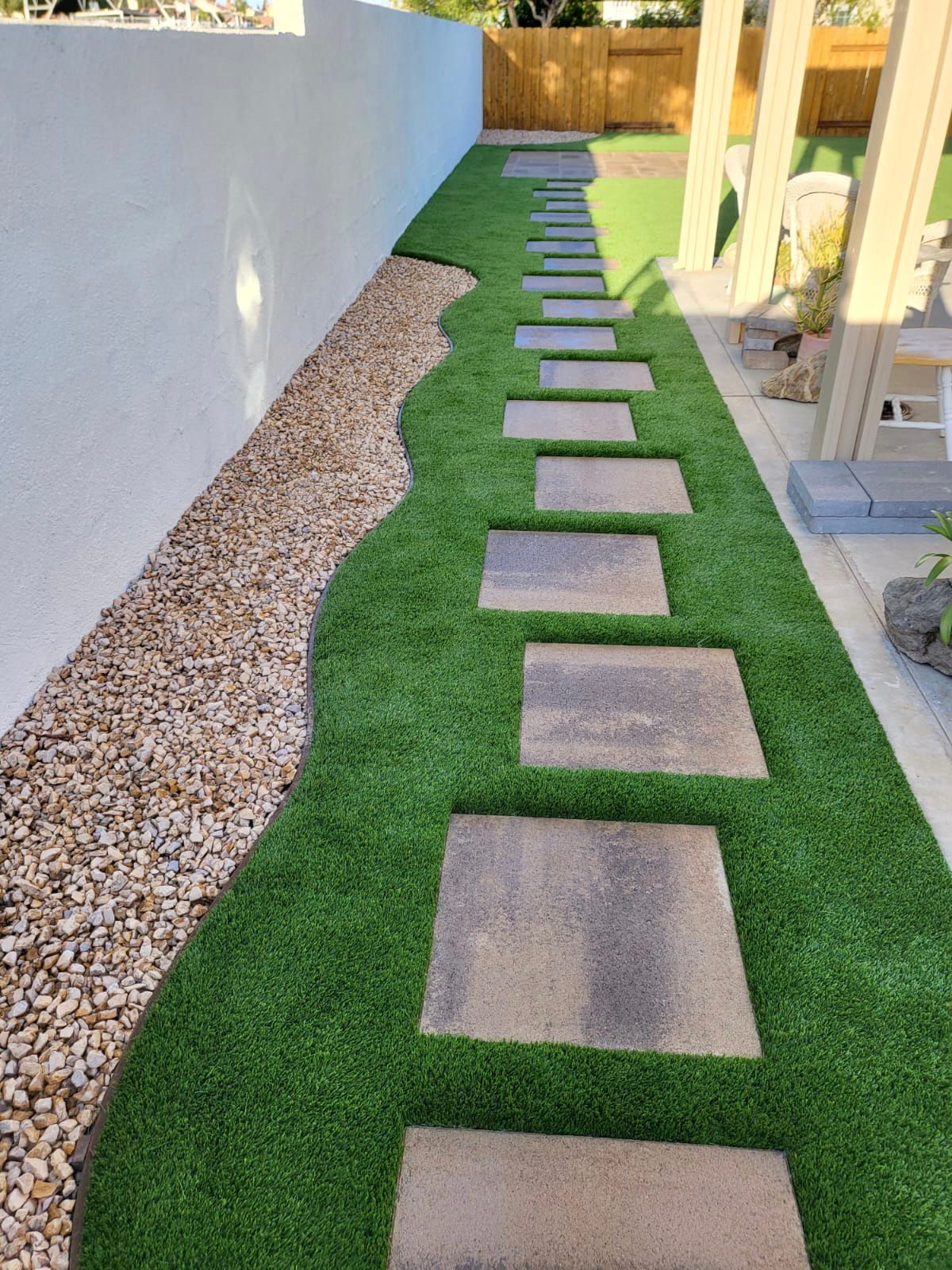Stepping stone pathway with artificial turf and gravel border